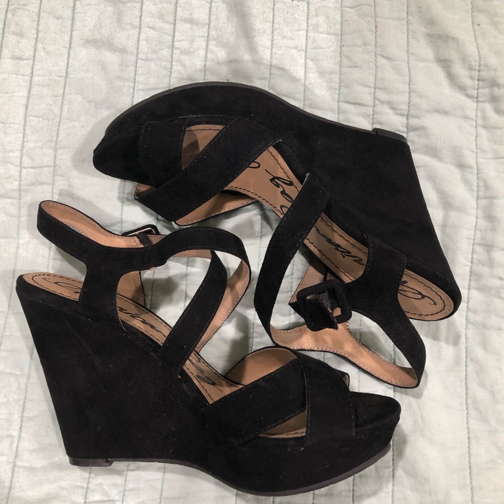 Black wedges!